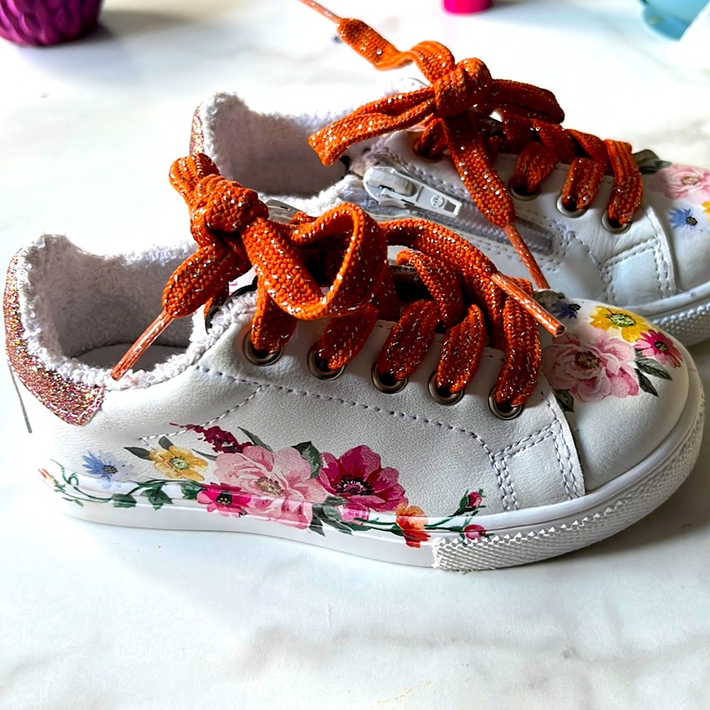 Gorgeous Monnalisa Sneakers C8/27